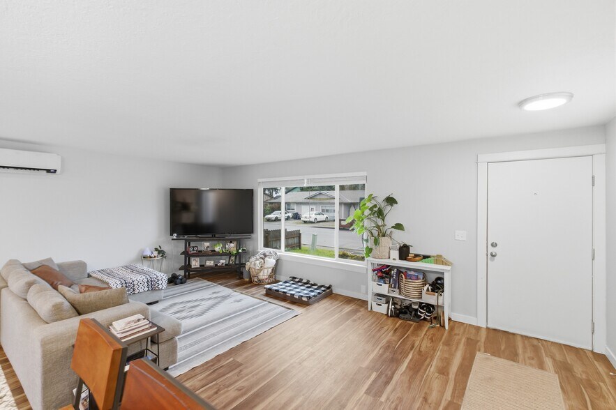 More Photos Of 137 Tanglewood Dr, Jefferson Multifamily For Sale