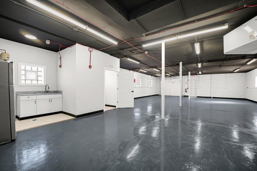 More Photos Of 10333 Oxford Ave, Chicago Ridge Warehouse For Sale