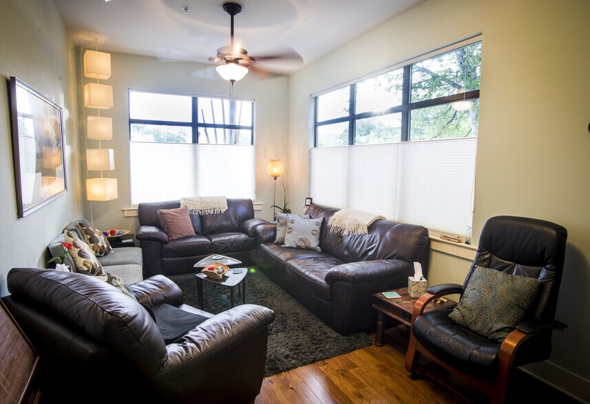 More Photos Of 1415 W 51st St, Austin Office For Sale