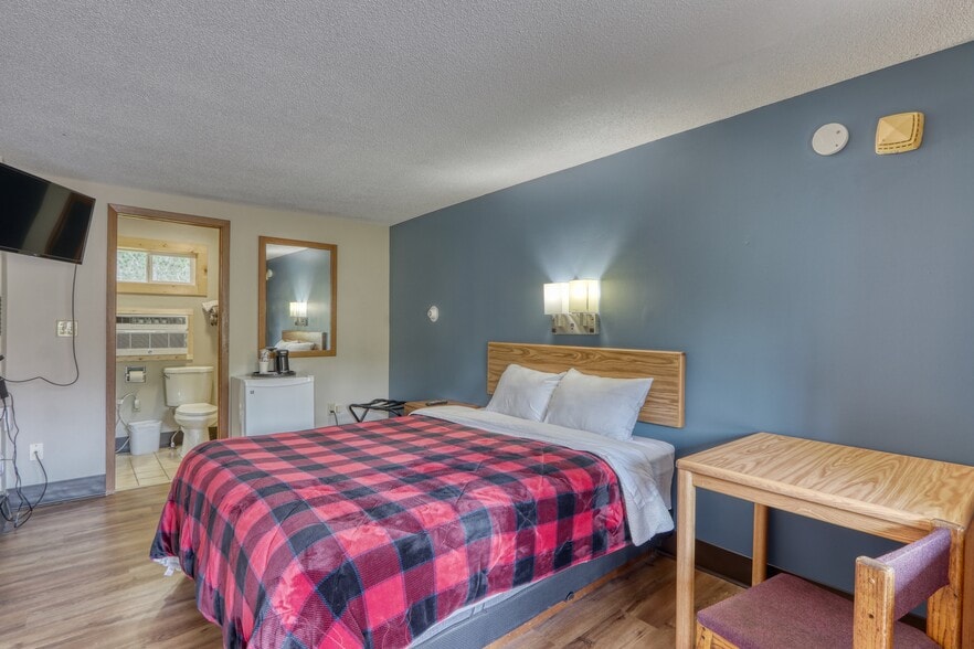 More Photos Of 9966 N State Road 27, Hayward Hotel For Sale