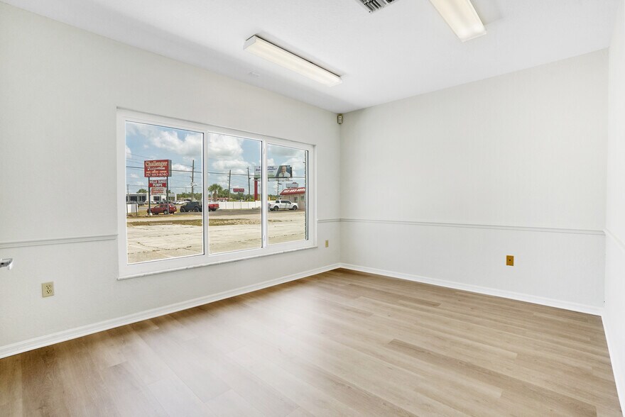 More Photos Of 3248 Commercial Way, Spring Hill Medical For Sale