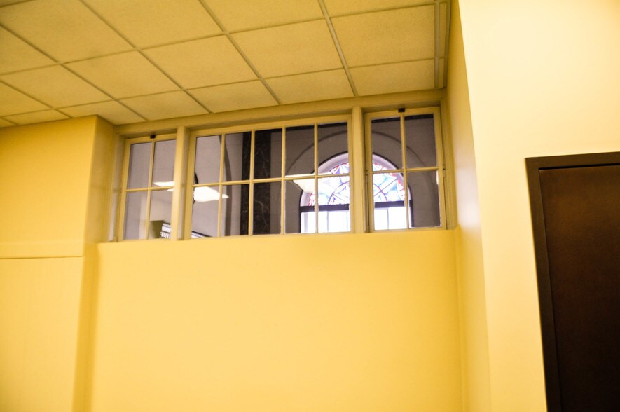 More Photos Of 106 W Wilson St, Batavia Office For Lease