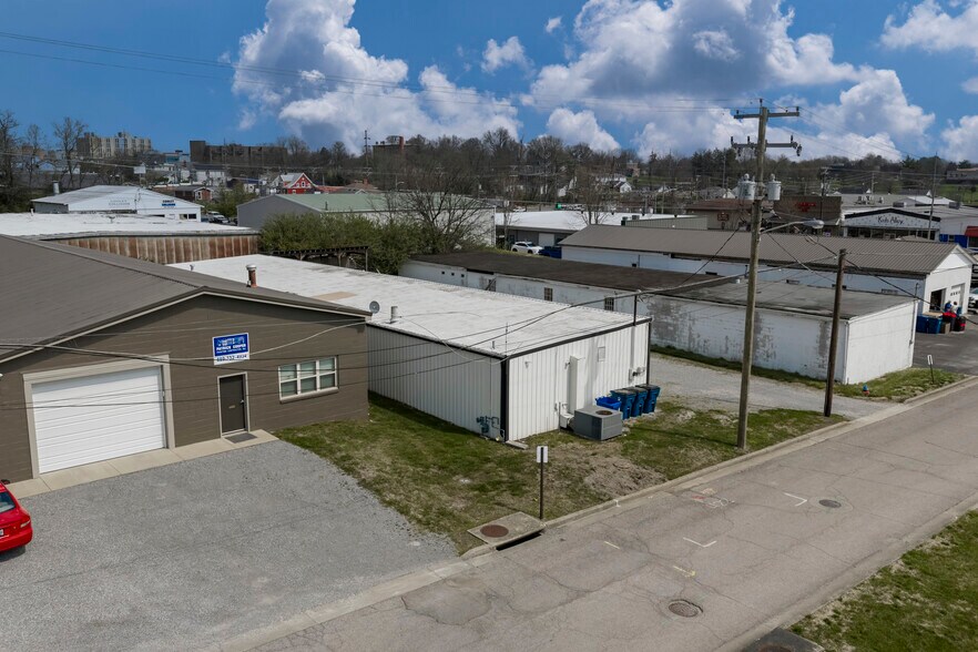 More Photos Of 422 Fryes Ln, Danville Sports And Entertainment For Sale