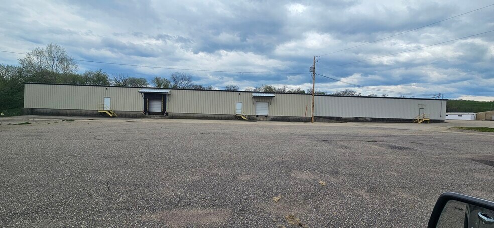 More Photos Of 140 E Mill St, Hillsboro Manufacturing For Sale