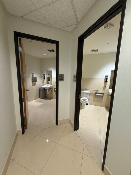 More Photos Of 1545 Pama Ln, Las Vegas Research And Development For Lease