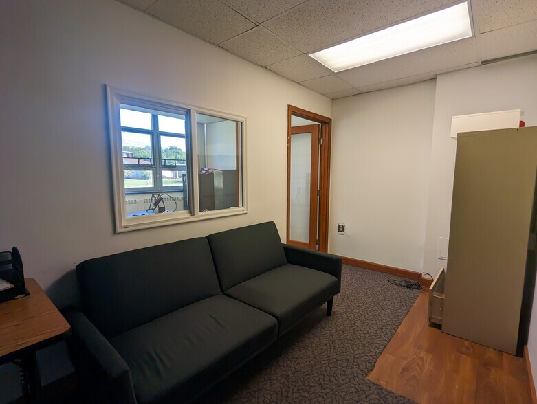 More Photos Of 350 Georgetown Rd, Carneys Point Schools For Lease