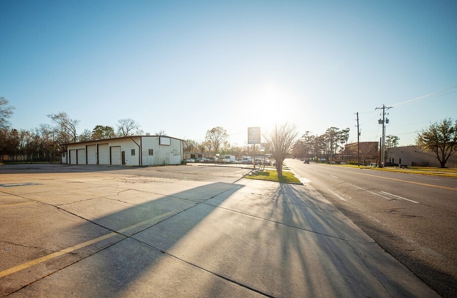 More Photos Of 809 Old Montgomery Rd, Conroe Auto Repair For Lease