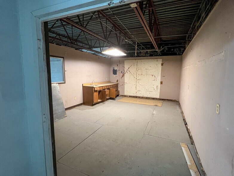 More Photos Of 4733 Don Dr, Dallas Warehouse For Sale