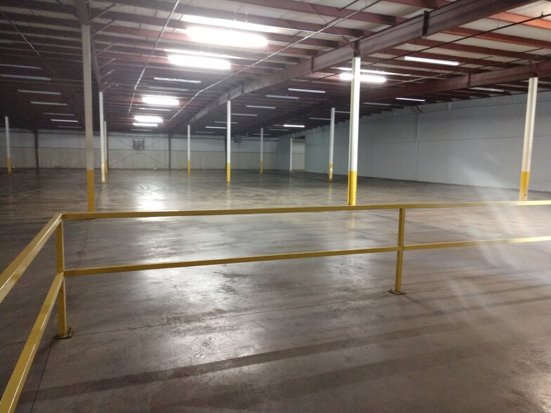 More Photos Of 460 Commerce Pl, Asheboro Warehouse For Lease