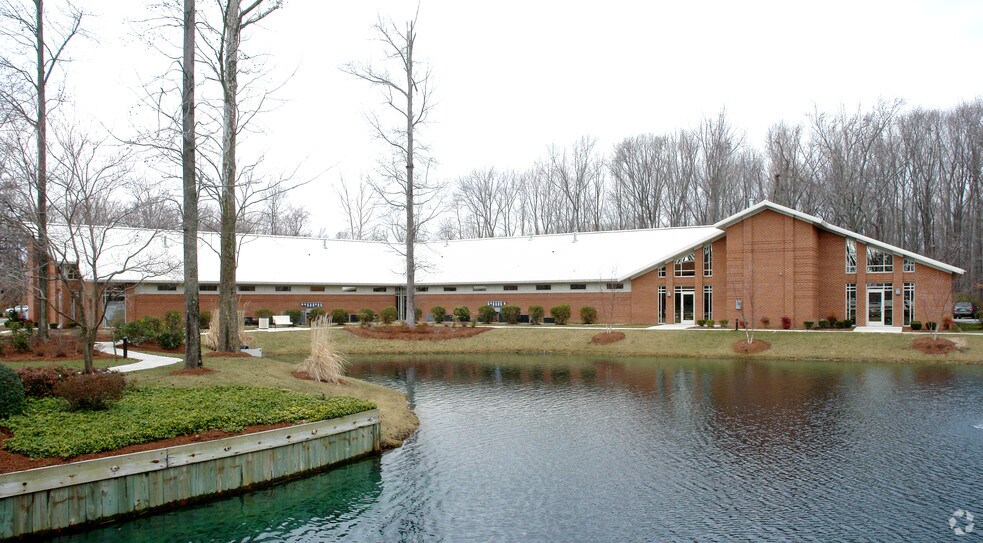 More Photos Of 9 Manhattan Sq, Hampton Medical For Lease