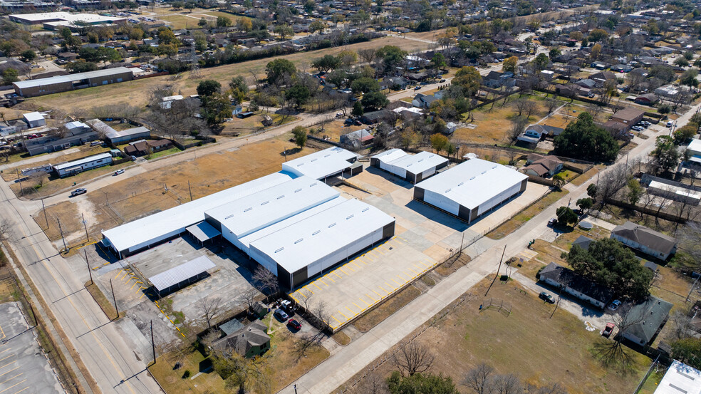 More Photos Of 1305 W Jackson Ave, Pasadena Manufacturing For Lease