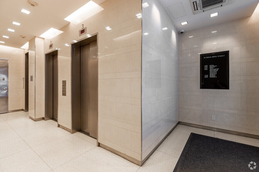 More Photos Of 35 W 45th St, New York Office For Lease