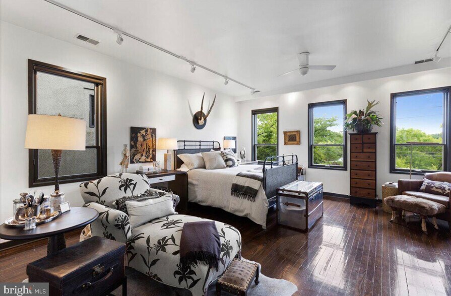 More Photos Of 5169 Macarthur Blvd NW, Washington Office Residential For Lease