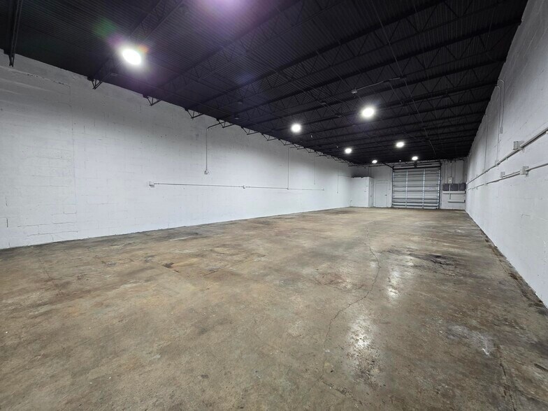 More Photos Of 4019 NE 6th Ave, Oakland Park Warehouse For Lease