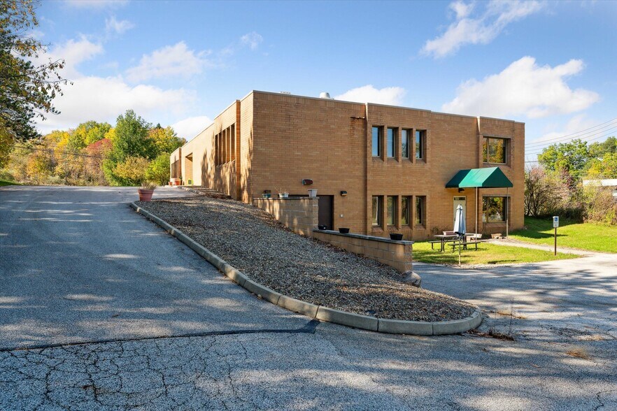 More Photos Of 3333 Brecksville Rd, Richfield Office For Lease