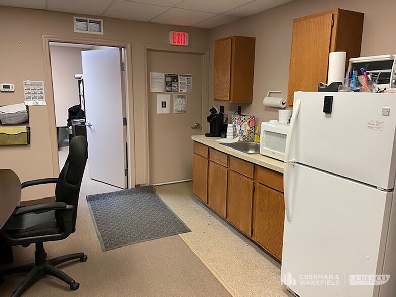 More Photos Of 6511 Eastland Rd, Brook Park Manufacturing For Lease