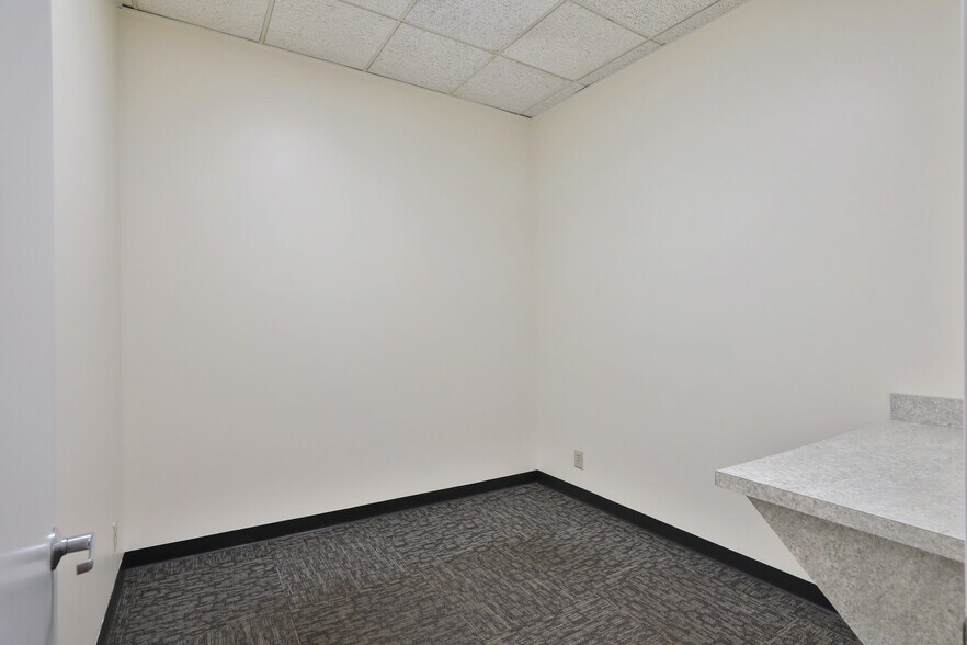 More Photos Of 1600 Sheridan Dr, Lancaster Medical For Sale