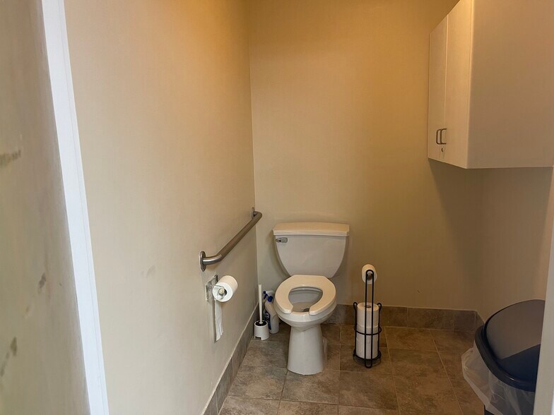 More Photos Of 561 Cranbury Rd, East Brunswick Medical For Sale