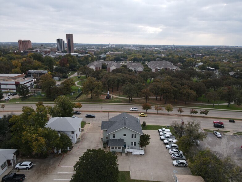 More Photos Of 209 E University Dr, Denton Medical For Lease