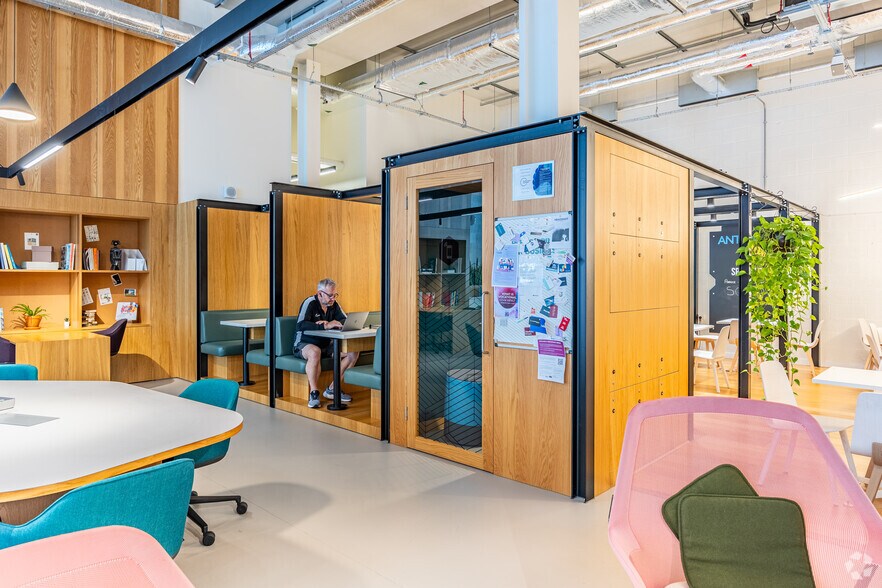 More Photos Of 1 West Regent St, Glasgow Coworking Space
