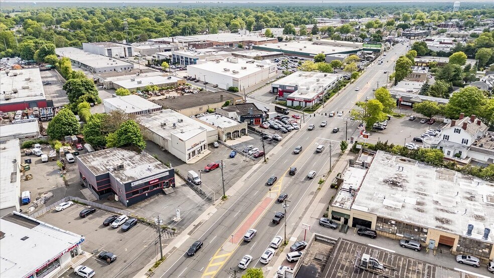 More Photos Of 2070 Jericho Tpke, New Hyde Park Auto Repair For Lease