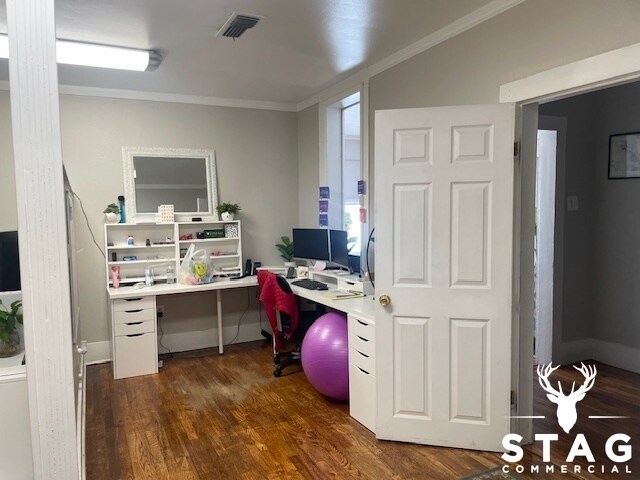More Photos Of 903 N Elm St, Denton Office For Lease