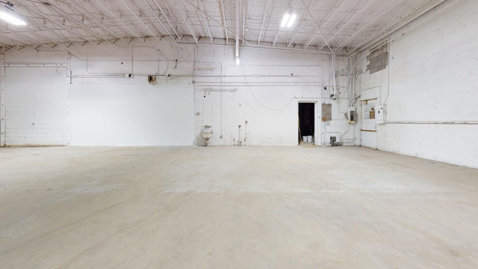 More Photos Of 1650 Cass St, Fort Wayne Warehouse For Lease