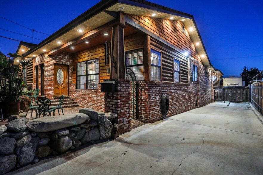 More Photos Of 436 Oakdale Dr, Claremont Flex For Sale