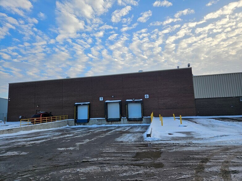More Photos Of 7875 Rte Transcanadienne, Montréal Warehouse For Lease
