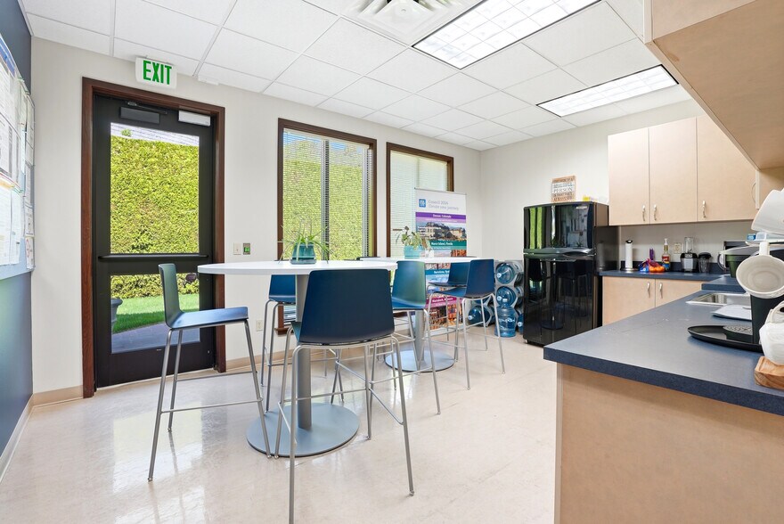 More Photos Of 925 Triple Crown Ave, Yakima Office For Sale