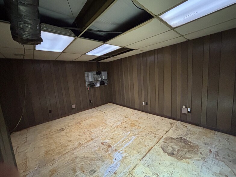 More Photos Of 5875 W US Highway 421, Wilkesboro Warehouse For Lease