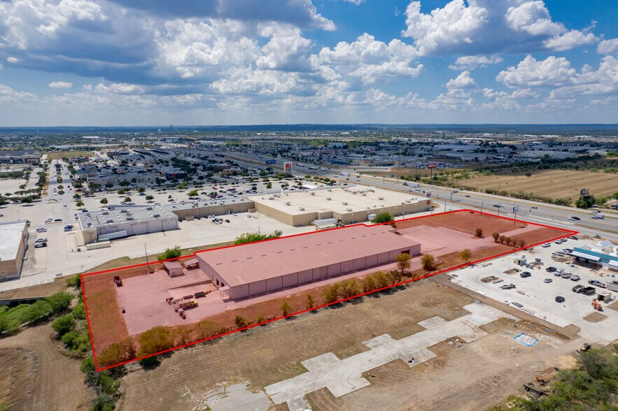 More Photos Of 3194 N Interstate 35, New Braunfels Warehouse For Lease