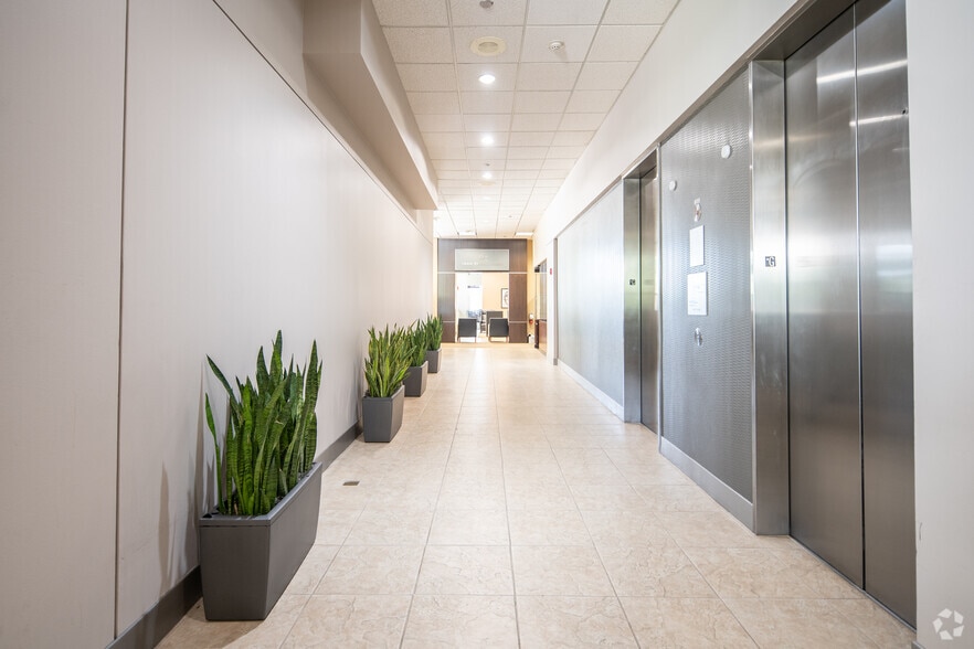 More Photos Of 1301 S Bowen Rd, Arlington Office For Lease