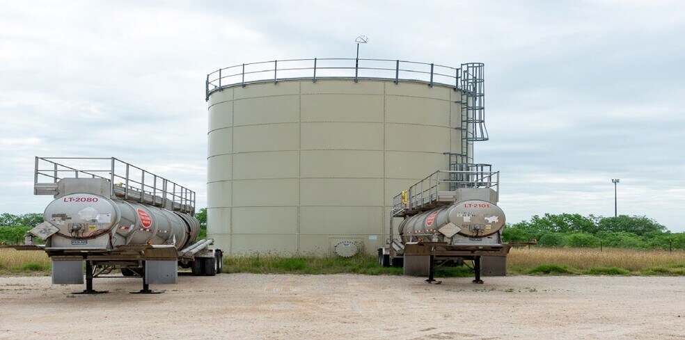 More Photos Of 2995 County Road 430, Pleasanton Warehouse For Sale