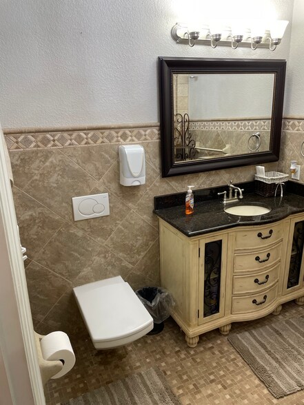 More Photos Of 108 Adolphus Ave, Lake Dallas Flex For Sale