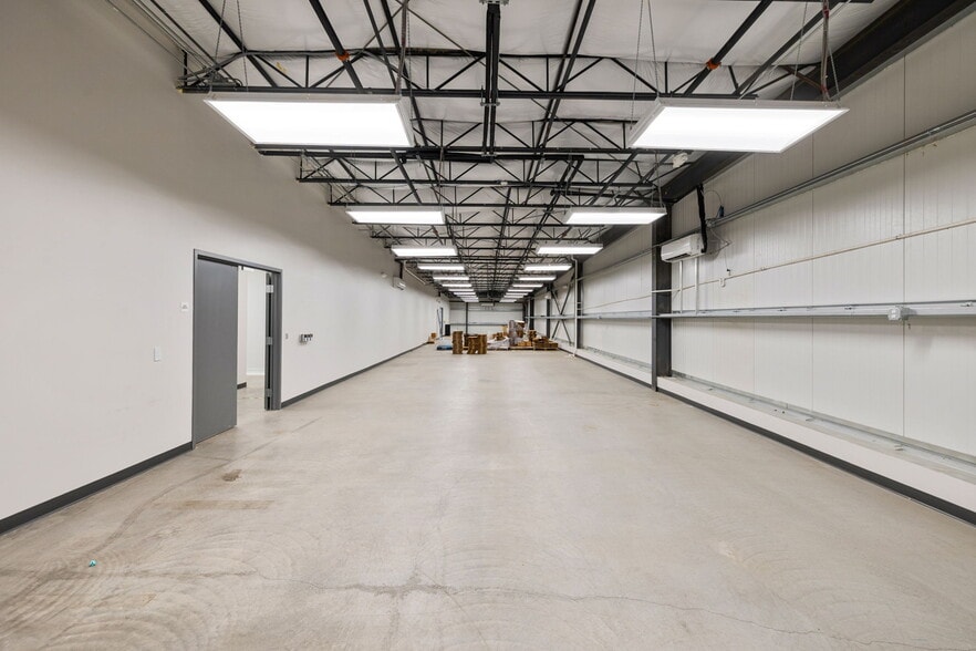 More Photos Of 18194 Blue Dream Crossing, Desert Hot Springs Manufacturing For Sale