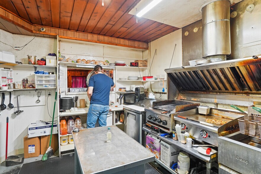 More Photos Of 4976 WA-25 Hwy, Hunters Bar For Sale