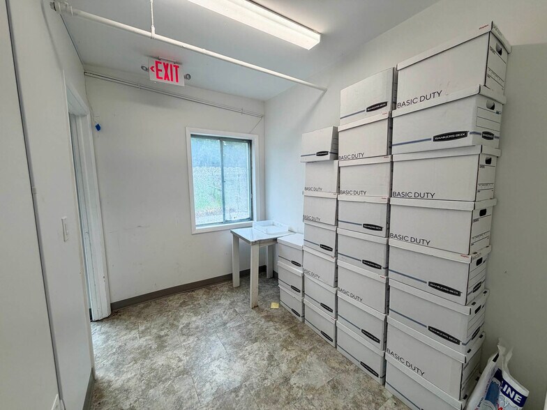 More Photos Of 4030 Gill Ave, Hampstead Research And Development For Sale