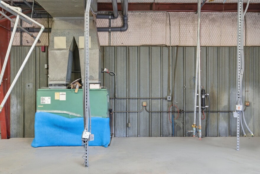 More Photos Of 13025 Fadeway ln, Houston Industrial For Lease