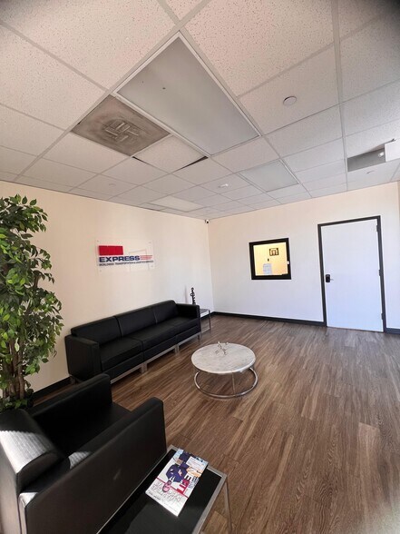 More Photos Of 7201-7203 Pinemont Dr, Houston Flex For Lease