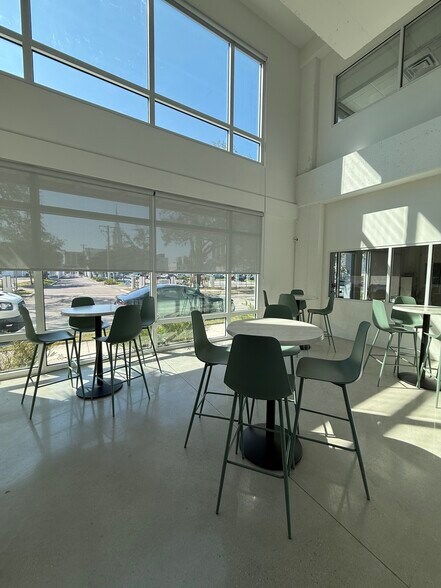 More Photos Of 1689 2nd St, Sarasota Office For Lease