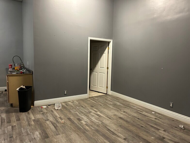 More Photos Of 530 Union Ave, Bakersfield Storefront Retail Office For Sale