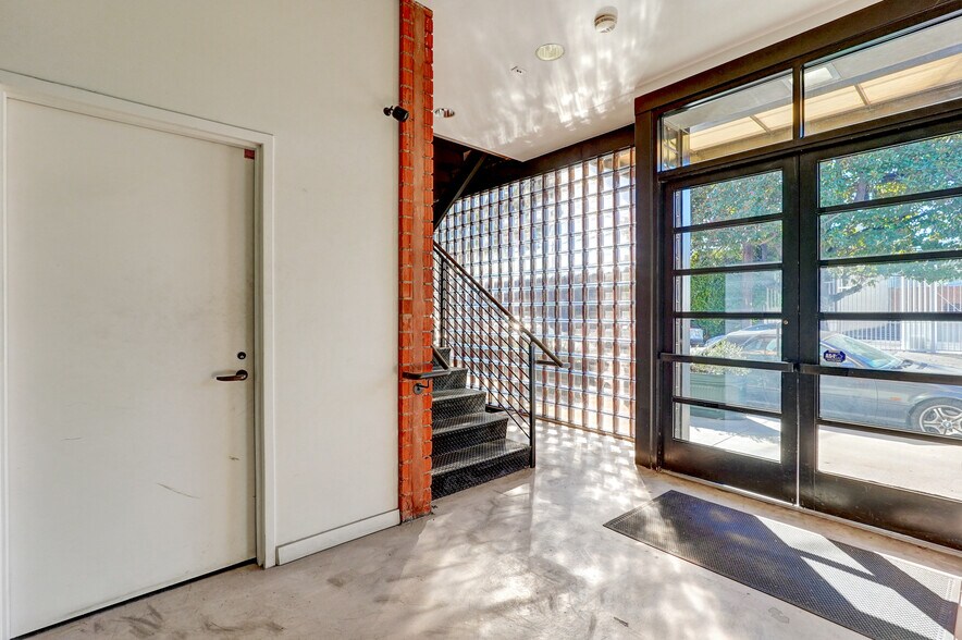 More Photos Of 2330 Pontius Ave, Los Angeles Loft Creative Space For Lease