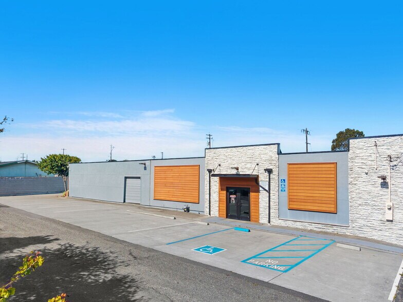 More Photos Of 341 Harris St, Eureka Storefront For Sale