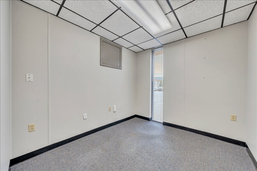 More Photos Of 356-358 Campbell Ave NW, Roanoke Office For Sale