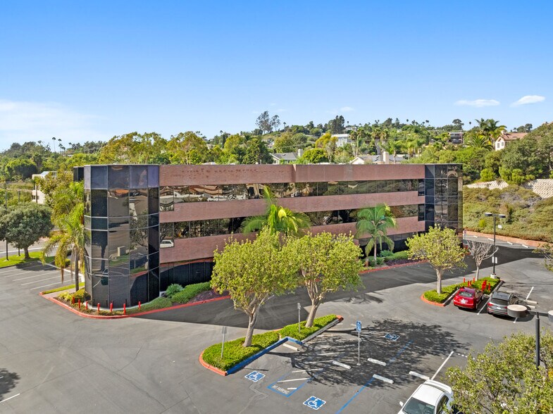 More Photos Of 2424 Vista Way, Oceanside Office For Lease