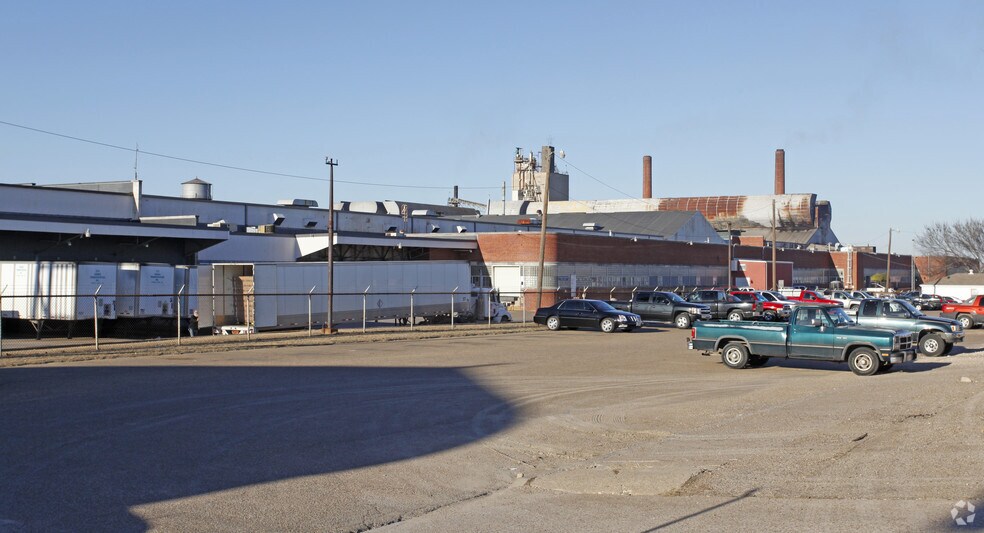 More Photos Of 5200 Beverly Dr, Waco Manufacturing For Sale