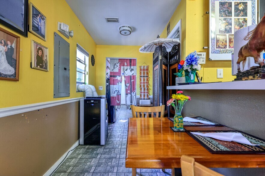 More Photos Of 5709 6th St, Zephyrhills Restaurant For Sale