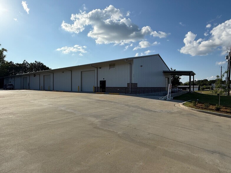 More Photos Of 3000 Wyndham Industrial Dr, Opelika Manufacturing For Sale