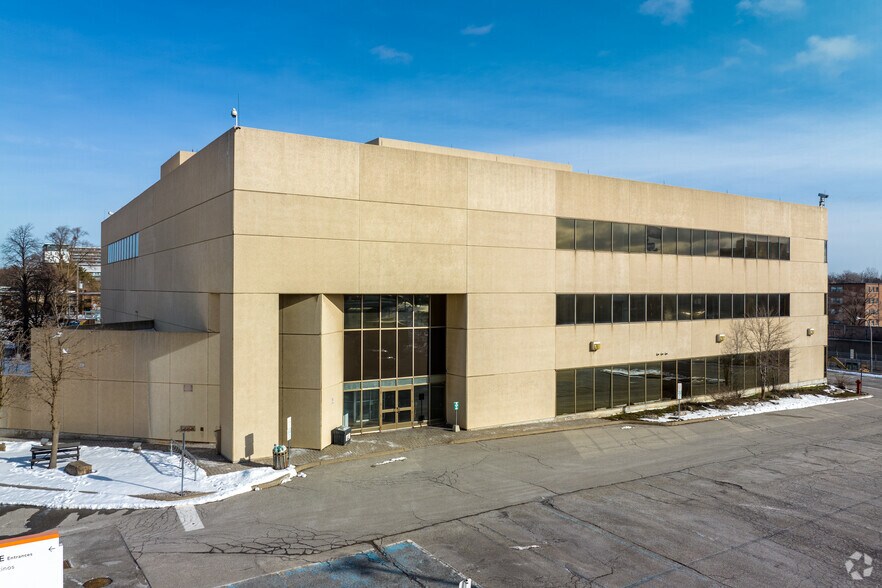 More Photos Of 698 Lawrence Ave W, Toronto Office For Lease